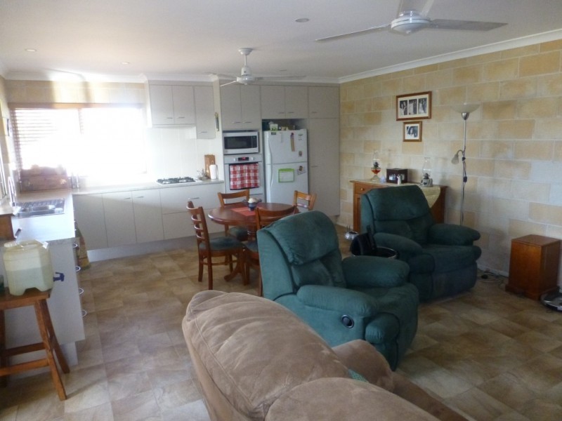 25 EDWARD STREET, Biggenden QLD 4621