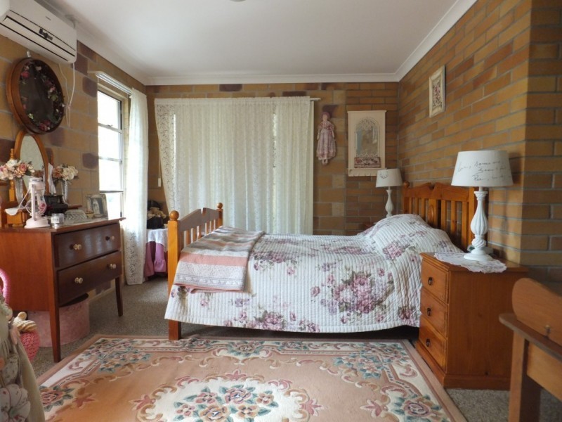 8 WHITES ROAD, Horton QLD 4660