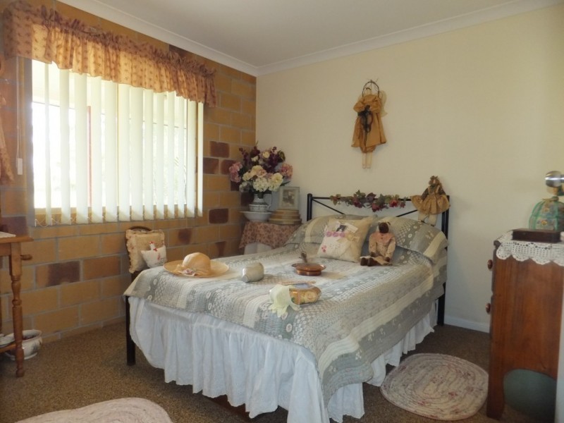 8 WHITES ROAD, Horton QLD 4660