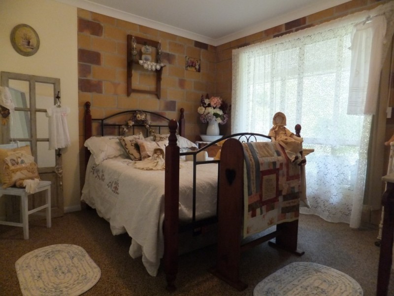 8 WHITES ROAD, Horton QLD 4660