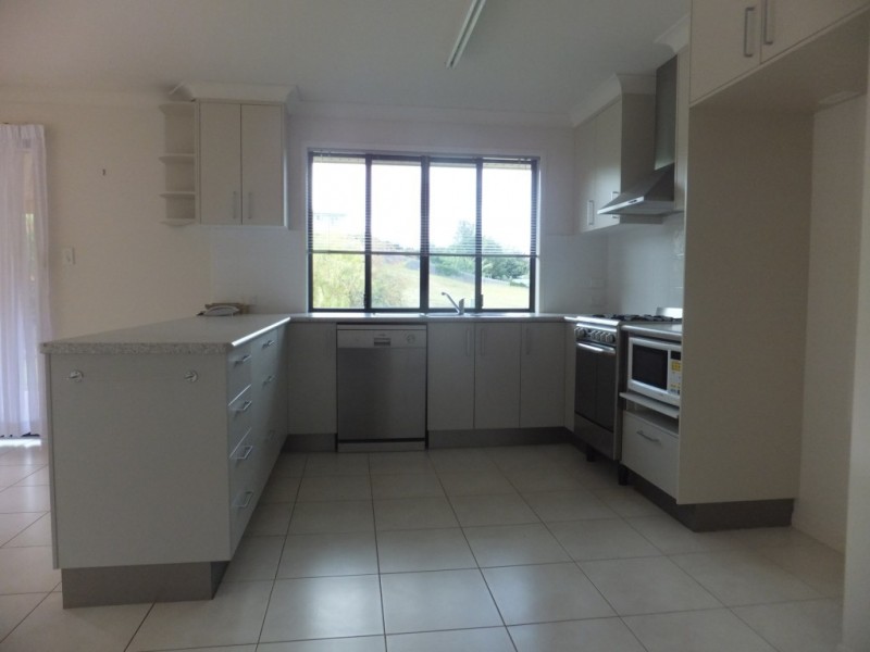 30 PIONEER AVENUE, Childers QLD 4660