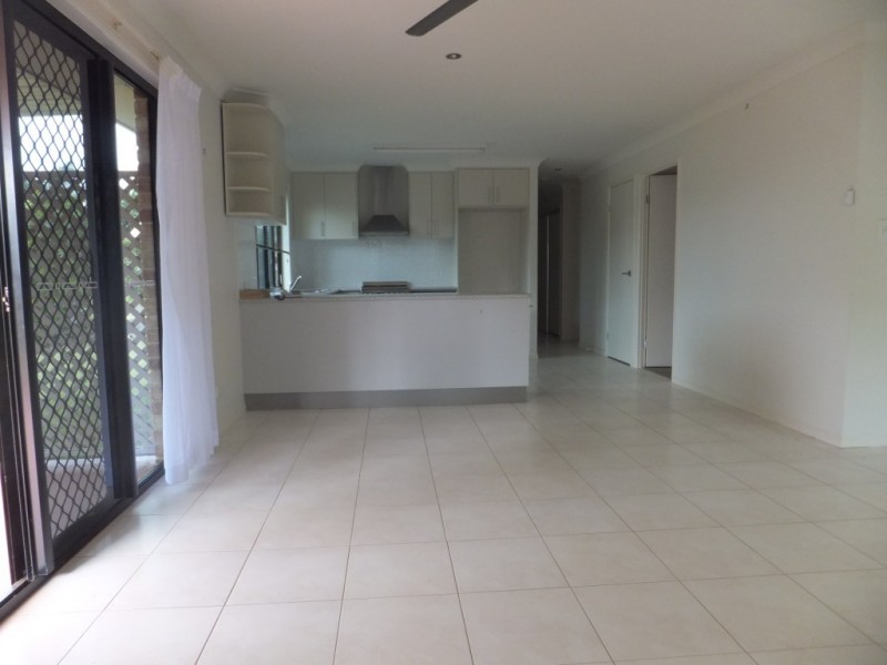 30 PIONEER AVENUE, Childers QLD 4660