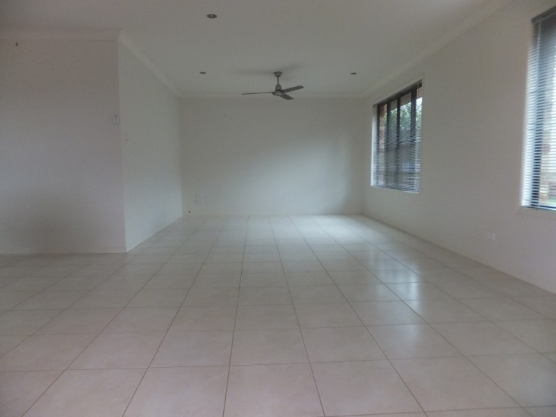 30 PIONEER AVENUE, Childers QLD 4660