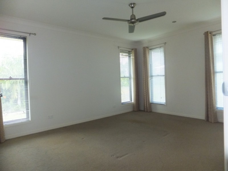 30 PIONEER AVENUE, Childers QLD 4660