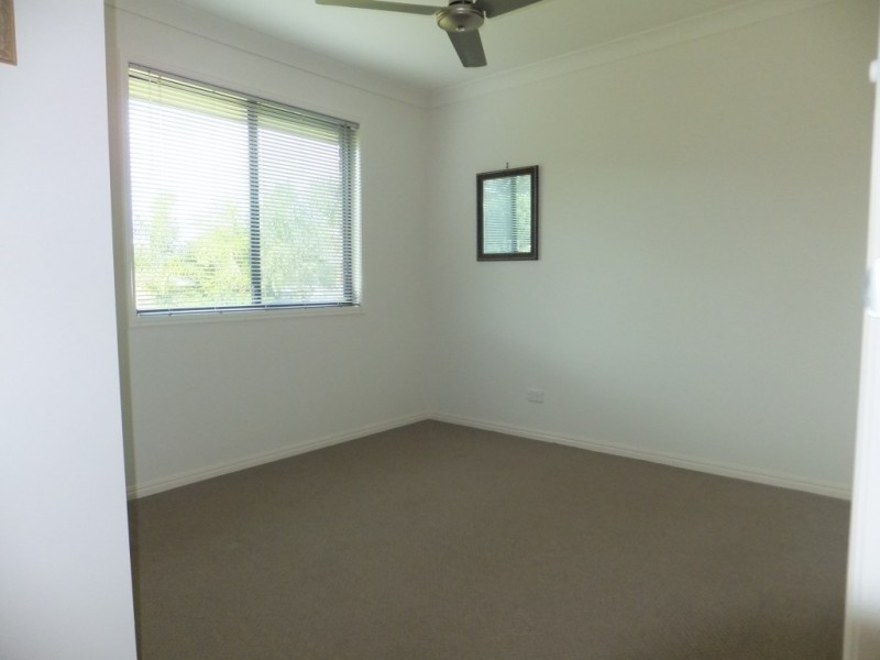 30 PIONEER AVENUE, Childers QLD 4660