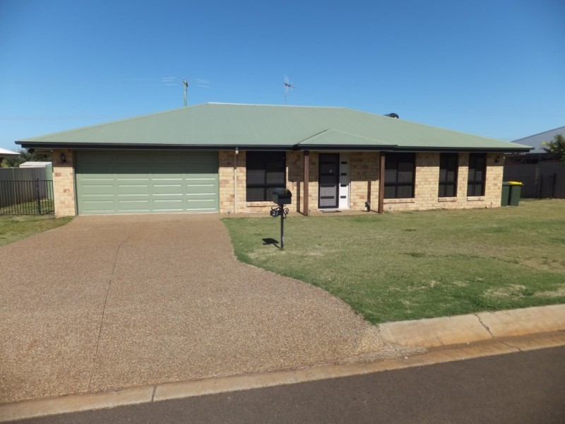 27 PIONEER AVENUE, Childers QLD 4660