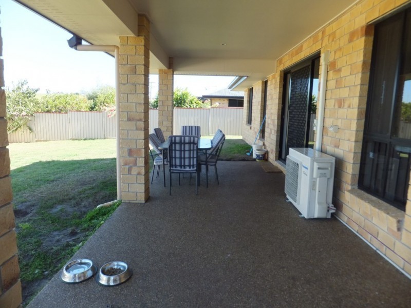 27 PIONEER AVENUE, Childers QLD 4660