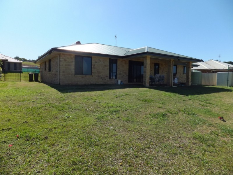 27 PIONEER AVENUE, Childers QLD 4660