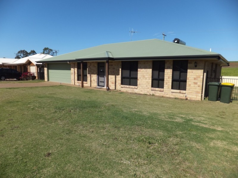 27 PIONEER AVENUE, Childers QLD 4660