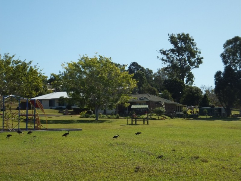 27 PIONEER AVENUE, Childers QLD 4660