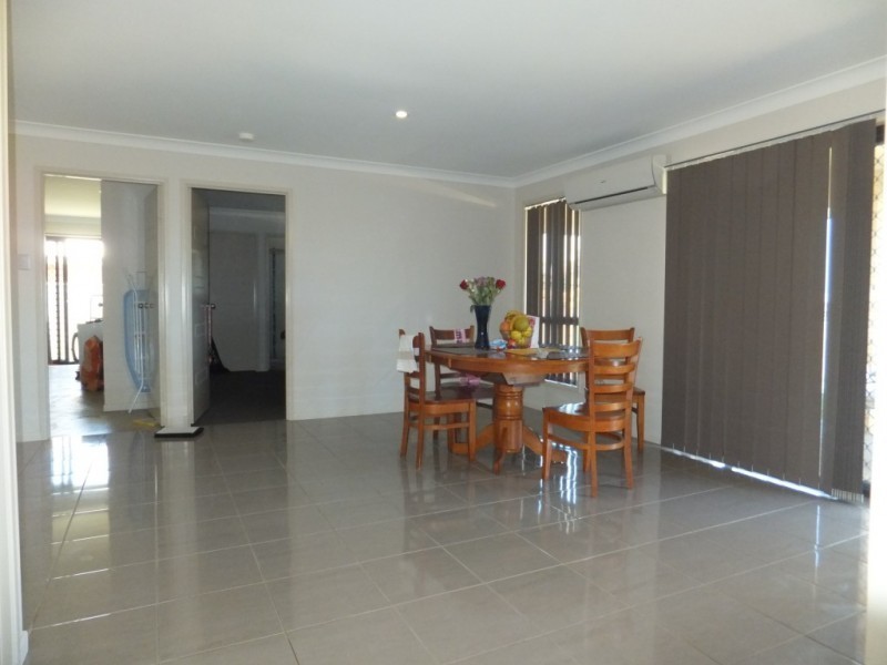 27 PIONEER AVENUE, Childers QLD 4660