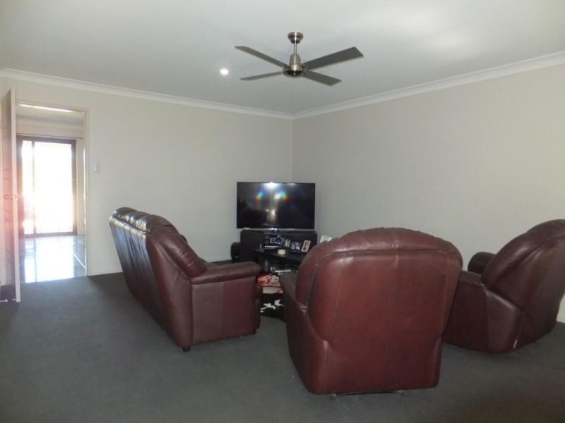 27 PIONEER AVENUE, Childers QLD 4660