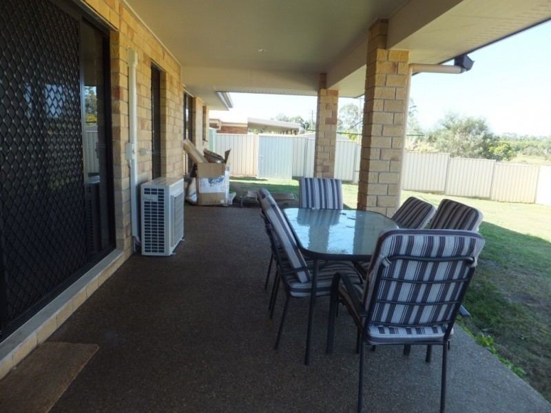 27 PIONEER AVENUE, Childers QLD 4660