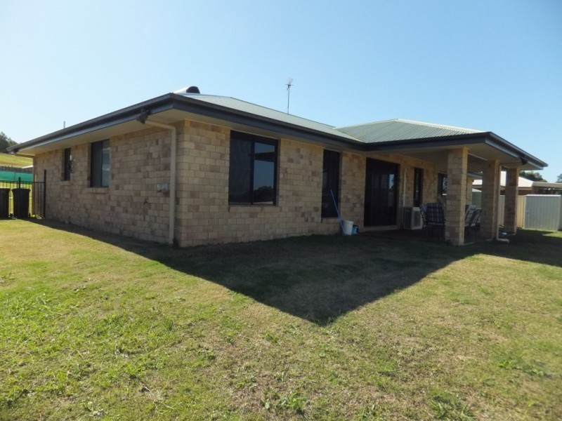 27 PIONEER AVENUE, Childers QLD 4660