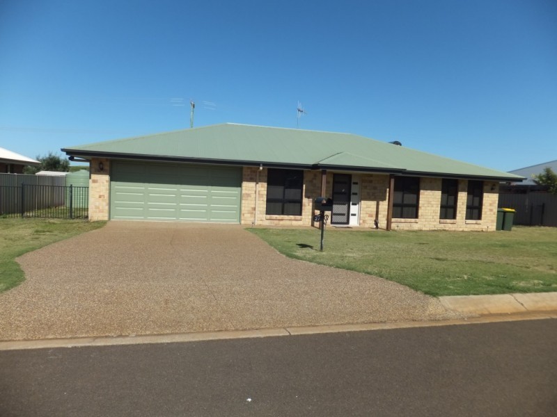 27 PIONEER AVENUE, Childers QLD 4660