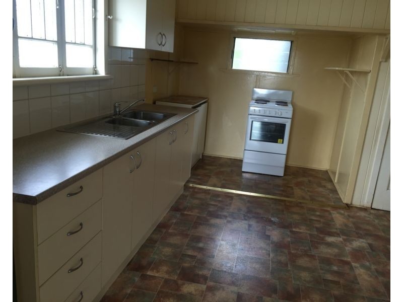 30 Macrossan Street, Childers QLD 4660