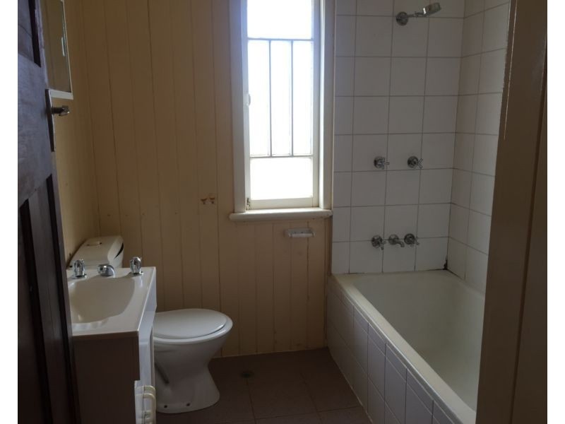 30 Macrossan Street, Childers QLD 4660