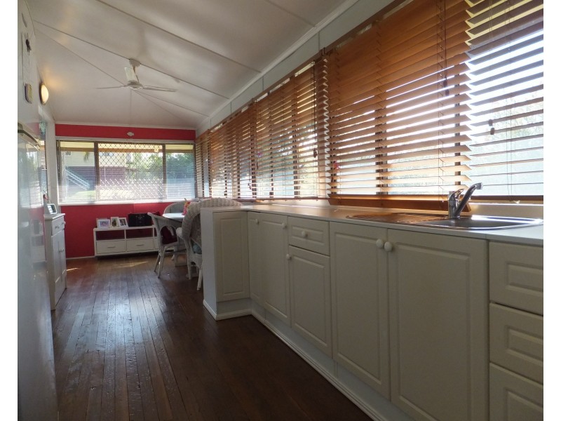 6 NELSON STREET, Childers QLD 4660
