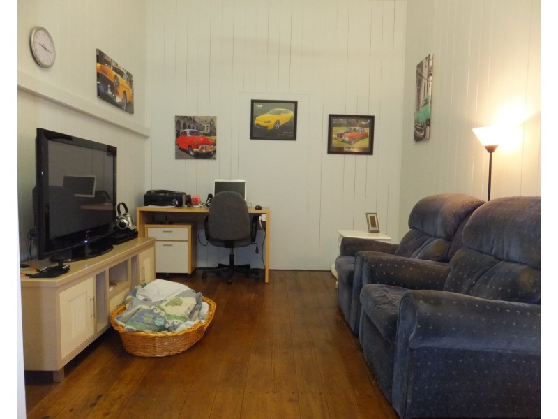 6 NELSON STREET, Childers QLD 4660