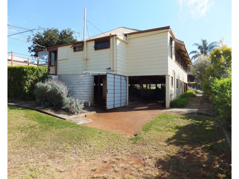 6 NELSON STREET, Childers QLD 4660