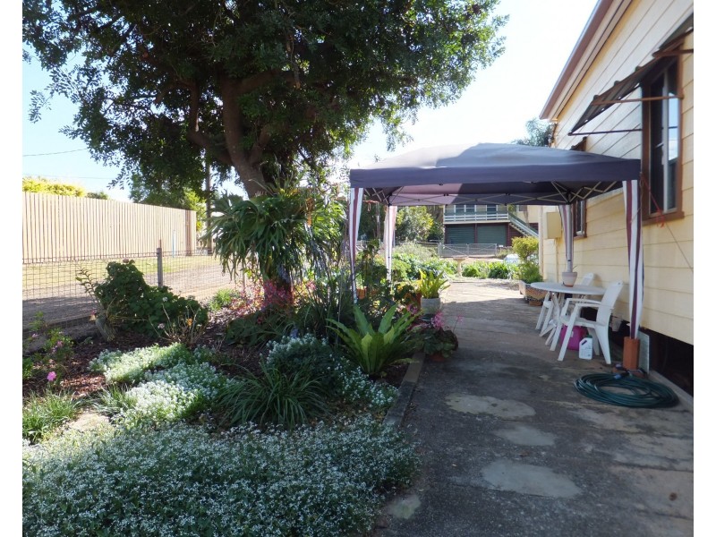 6 NELSON STREET, Childers QLD 4660