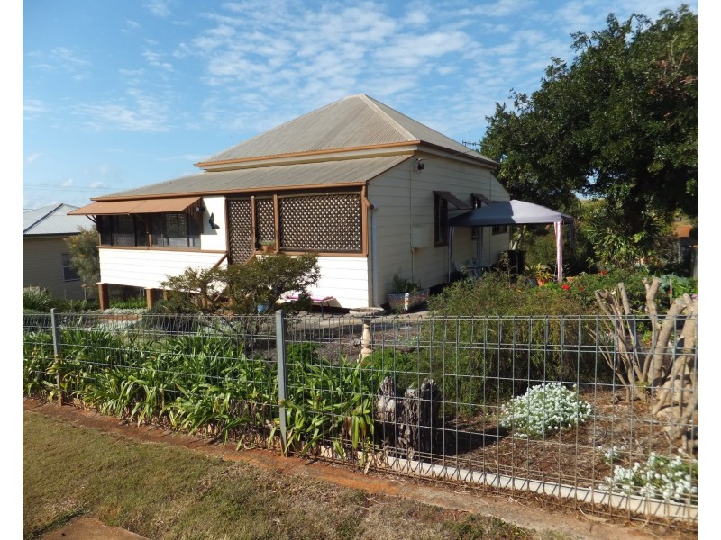 6 NELSON STREET, Childers QLD 4660