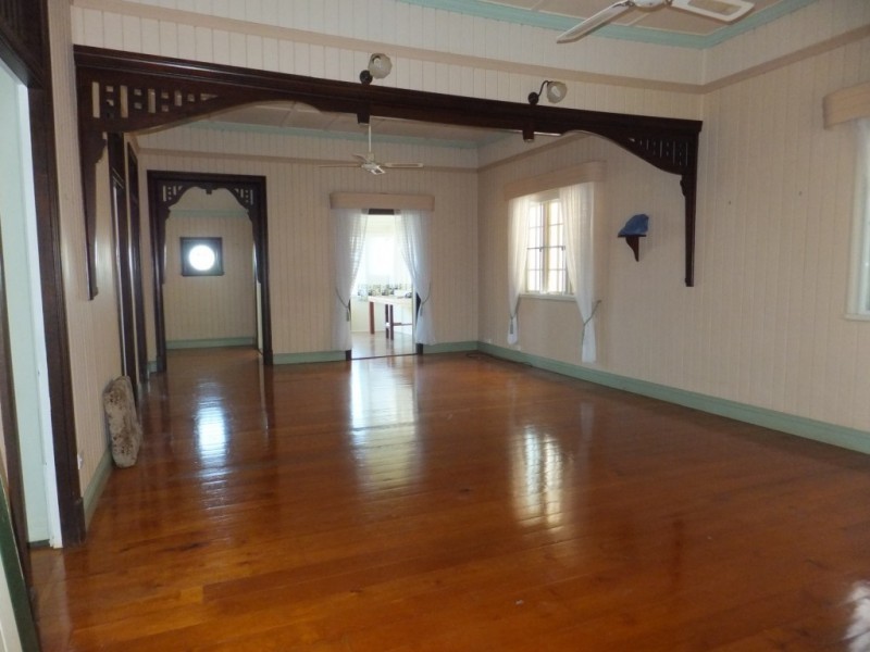 9 Macrossan, Childers QLD 4660