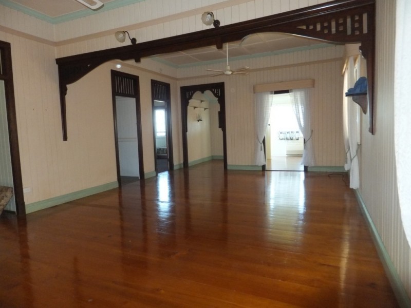 9 Macrossan, Childers QLD 4660