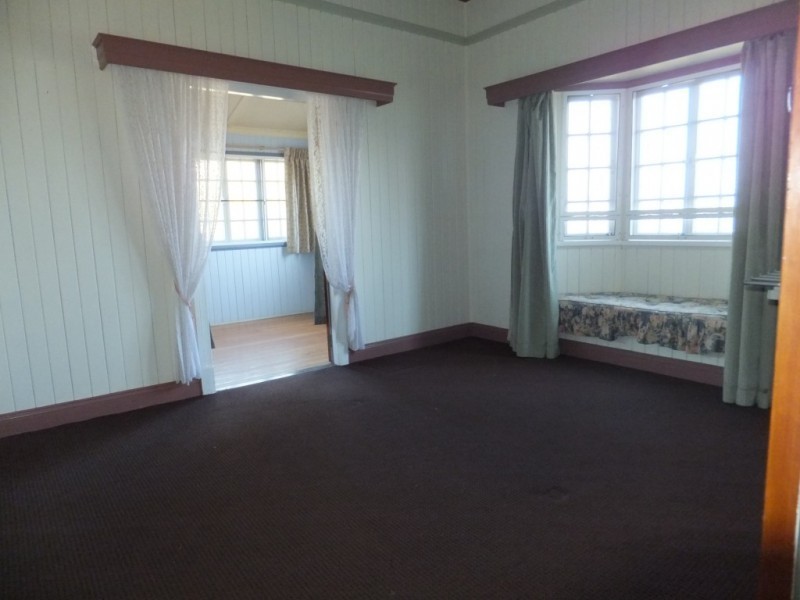 9 Macrossan, Childers QLD 4660