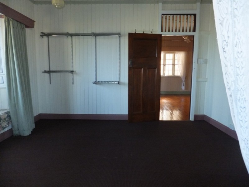 9 Macrossan, Childers QLD 4660