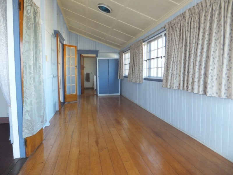 9 Macrossan, Childers QLD 4660