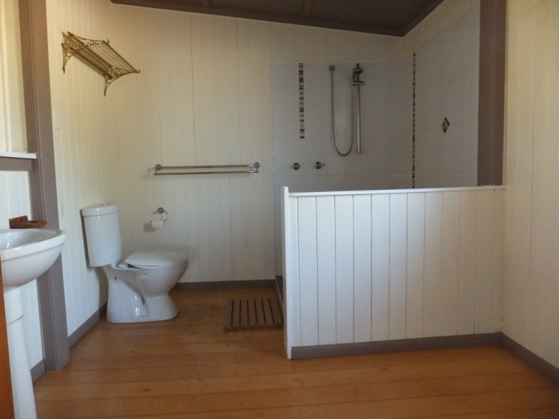 9 Macrossan, Childers QLD 4660