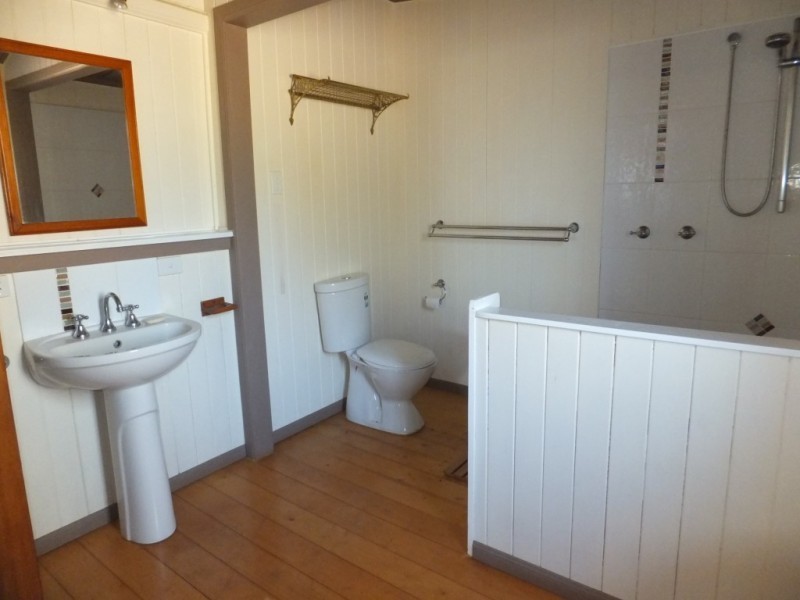 9 Macrossan, Childers QLD 4660