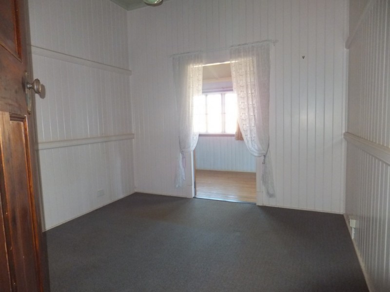 9 Macrossan, Childers QLD 4660