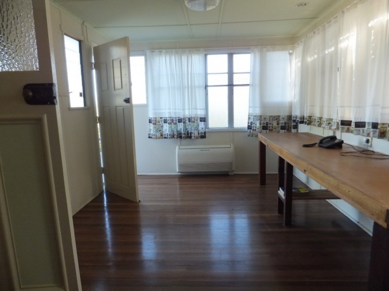 9 Macrossan, Childers QLD 4660