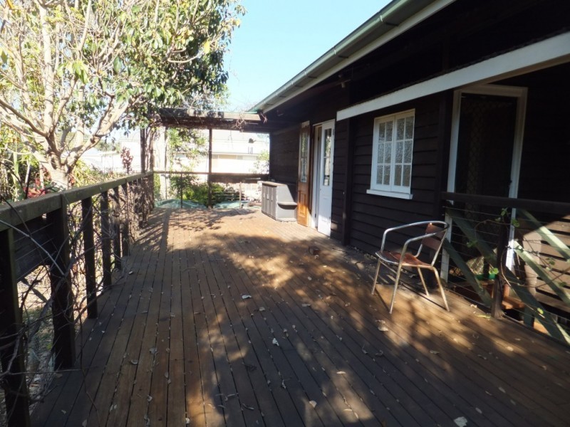 9 Macrossan, Childers QLD 4660