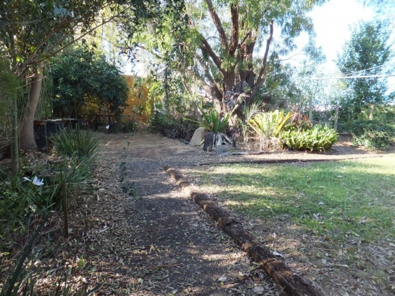 9 Macrossan, Childers QLD 4660