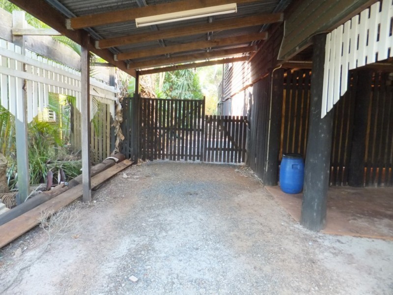 9 Macrossan, Childers QLD 4660