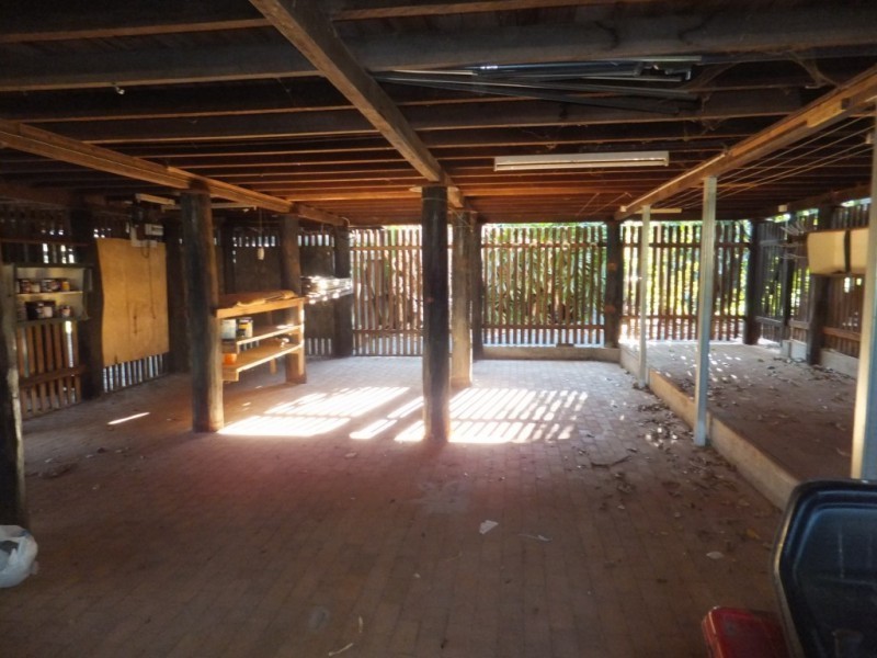 9 Macrossan, Childers QLD 4660