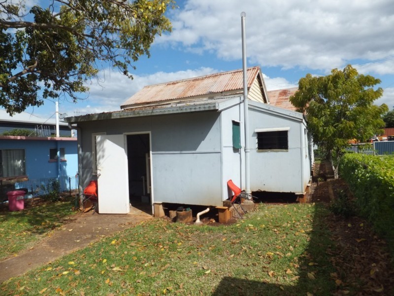17 PIZZEY STREET, Childers QLD 4660