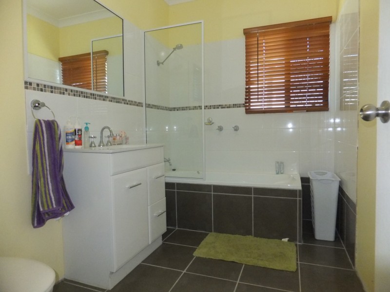 1 Hull Street, Buxton QLD 4660