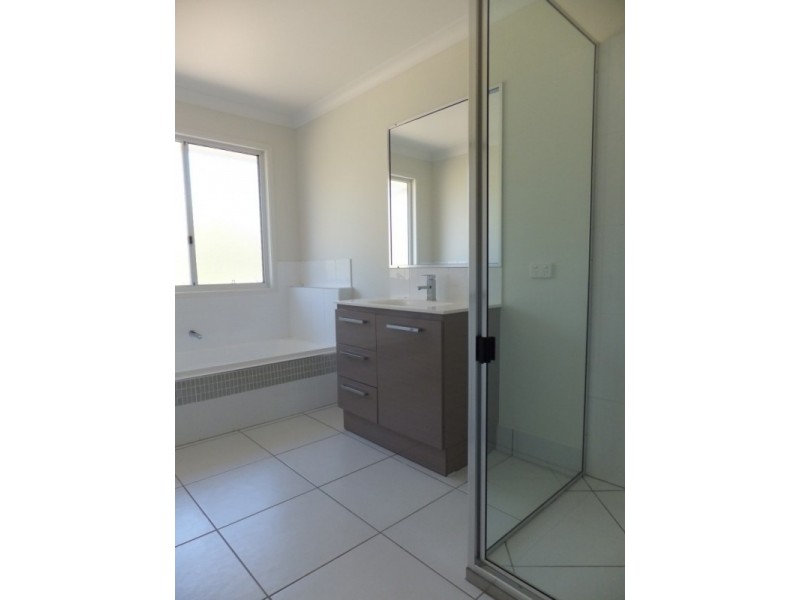 17 STRINGYBARK COURT, Apple Tree Creek QLD 4660