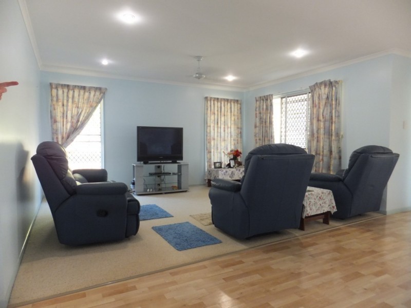 2 PIONEER AVENUE, Childers QLD 4660