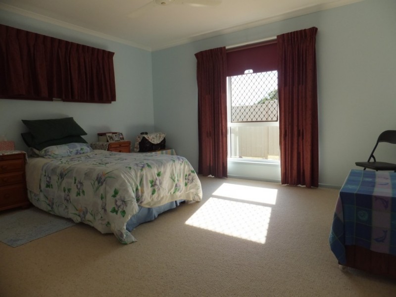2 PIONEER AVENUE, Childers QLD 4660