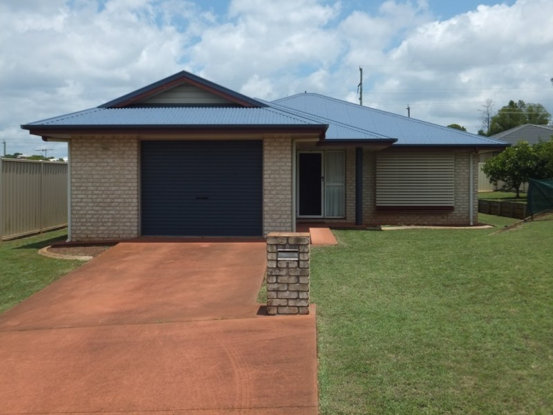 2 PIONEER AVENUE, Childers QLD 4660