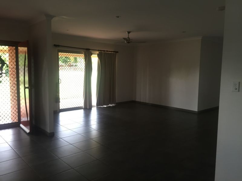 8 Hinkler St, Childers QLD 4660