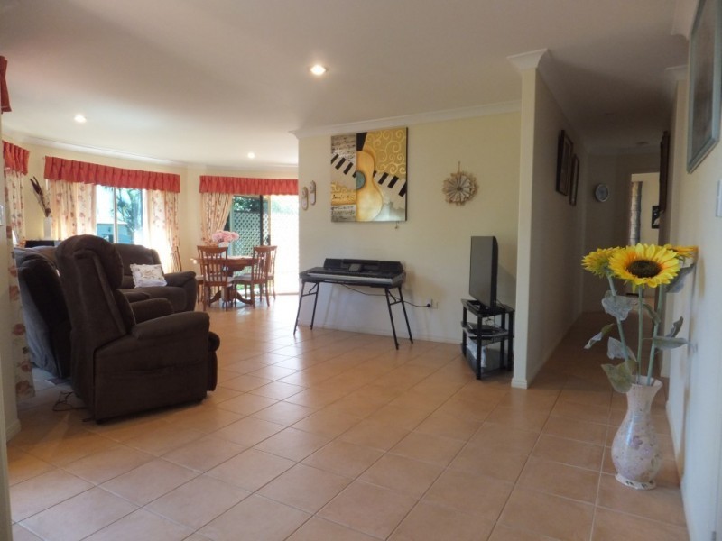 33 BROADHURST STREET, Childers QLD 4660