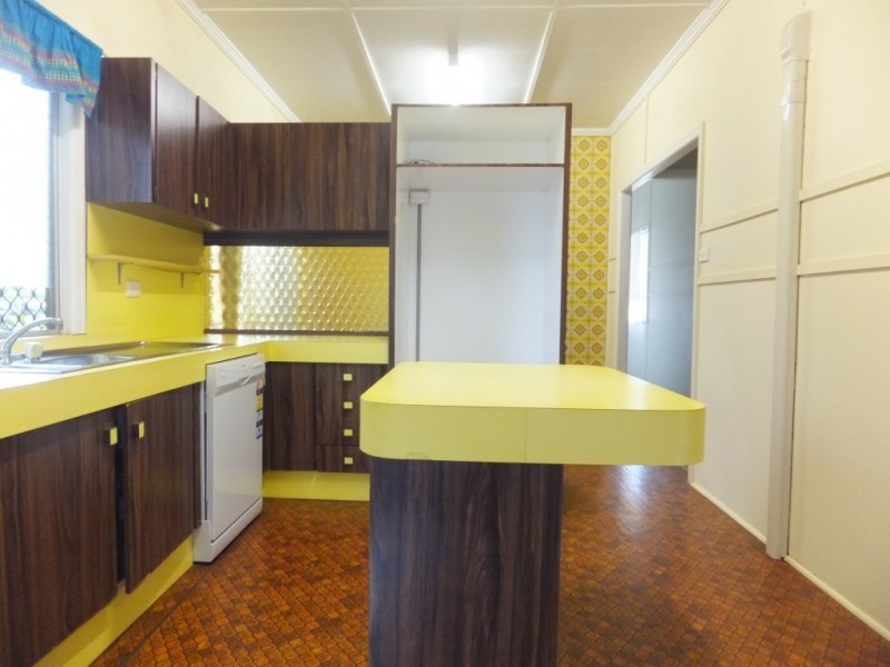 182 CHURCHILL STREET, Childers QLD 4660