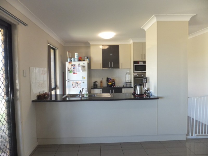27 PIONEER AVENUE, Childers QLD 4660
