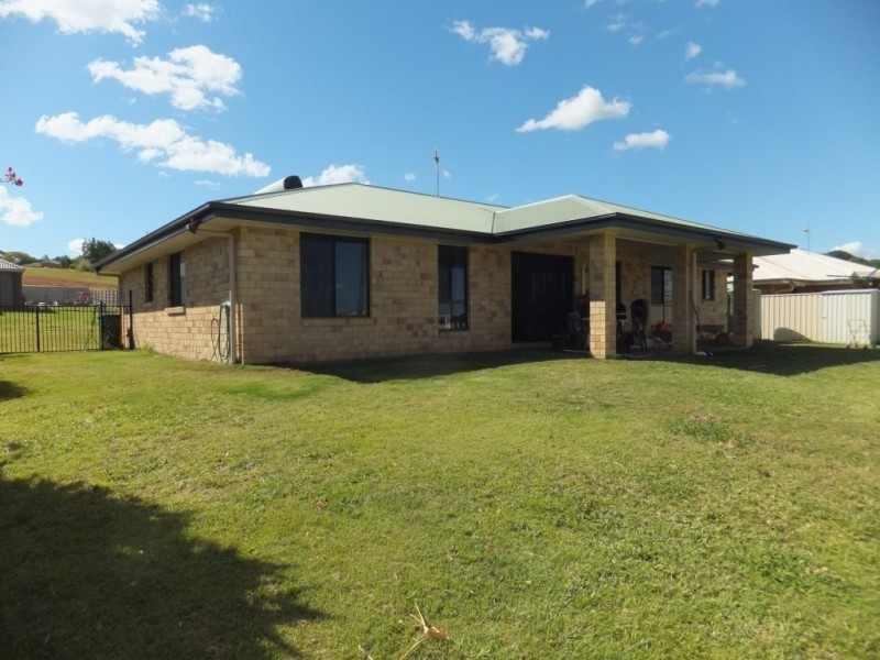 27 PIONEER AVENUE, Childers QLD 4660